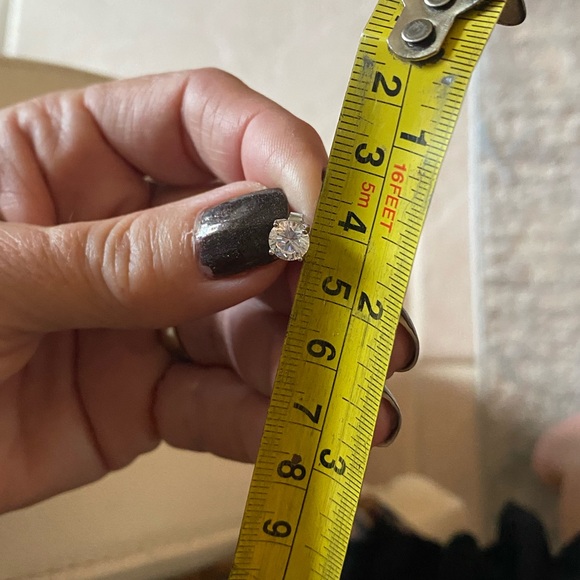 BRAND NEW Sterling Silver Stud Earrings - Picture 4 of 4